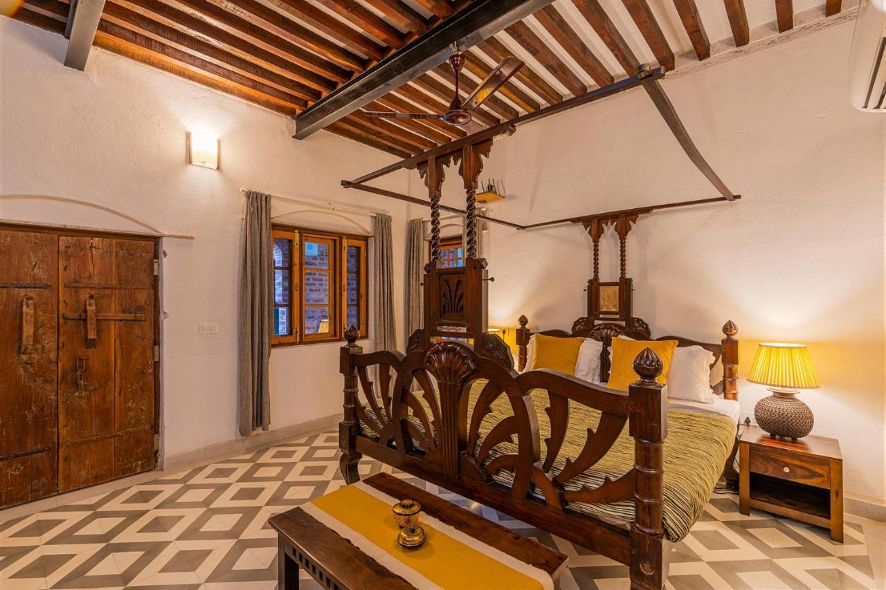 Stayvista'S Peepal Haveli - Rustic Kothi With Terrace, Breathtaking View & Bonfire Narainpur  Exterior photo